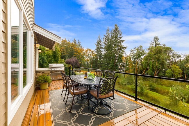 Building Photo - STUNNING Home in coveted Sterling Woods, S...