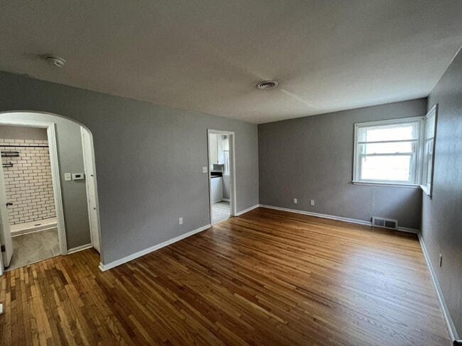 Building Photo - 307 Prairie St