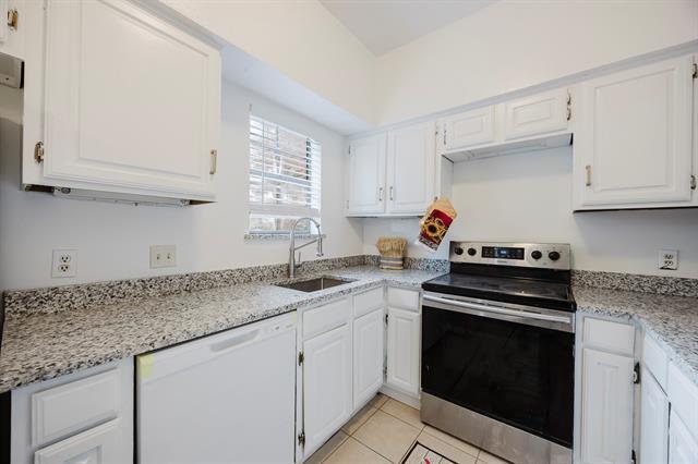 Building Photo - 412 Pebble Way
