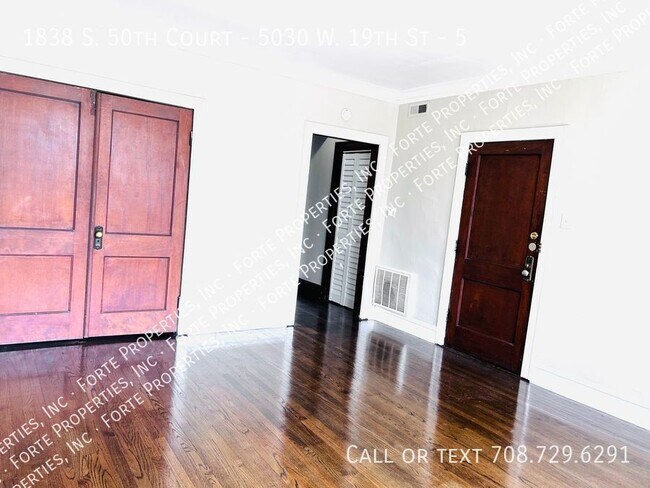 Building Photo - Studio Apartment