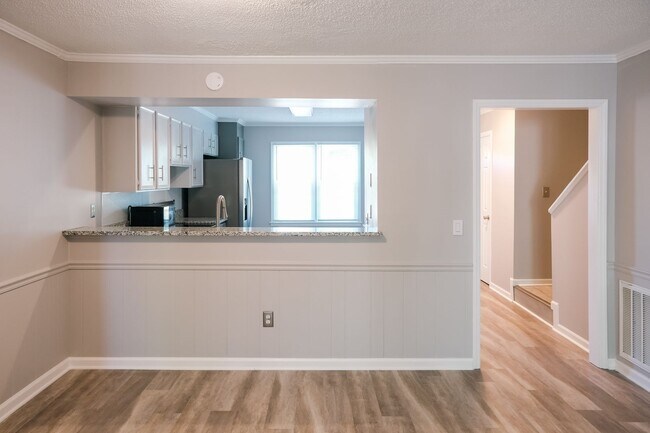 Building Photo - 2BR/2.5BA Condo w/ Community Pool in Simsponville!