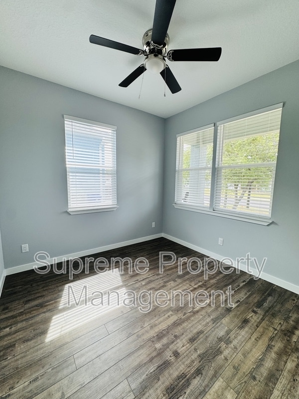 Building Photo - 6073 Vermont Ave