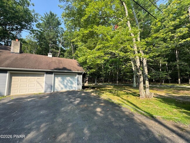 Building Photo - 6 Oak Dr