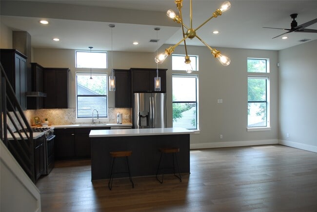 Building Photo - 1507 Truxillo St