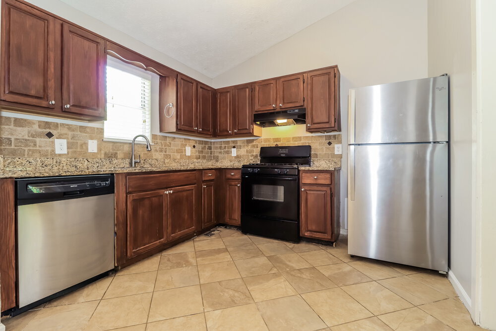 Building Photo - 523 White Pines Dr