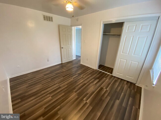 Building Photo - 566 Pleasant Dr