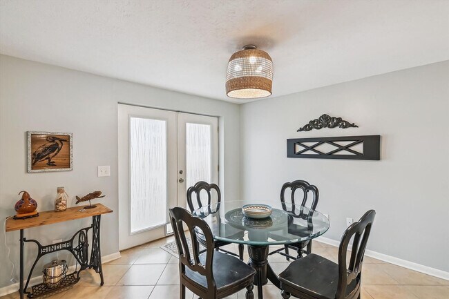 Building Photo - 5710 Sunset Ave