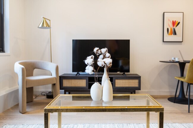 Building Photo - 979 3rd Ave