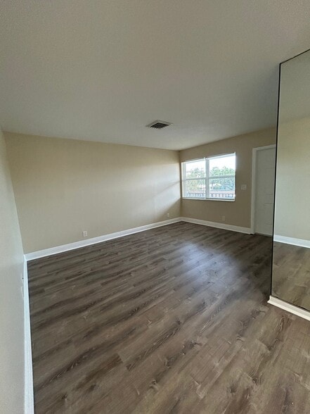Building Photo - 1611 Green Ln