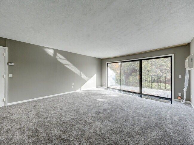 Building Photo - 105 Florence Rd