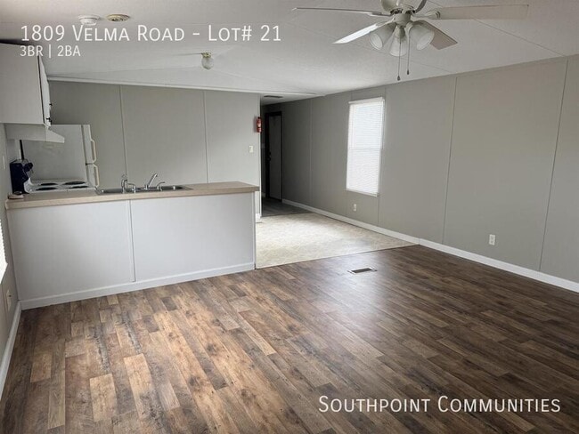 Building Photo - 1809 Velma Rd