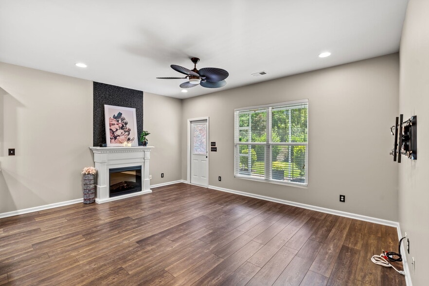 Living Room - 257 Castle Dr