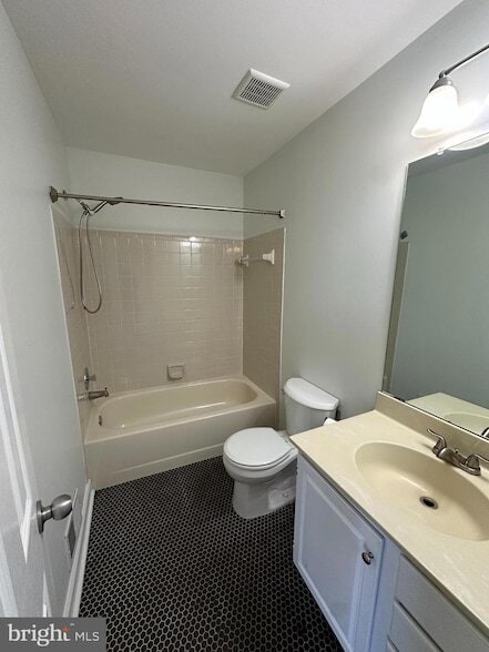 Building Photo - 7 Drumcastle Ct