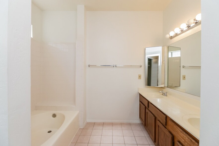 Building Photo - 6232 W Laredo St