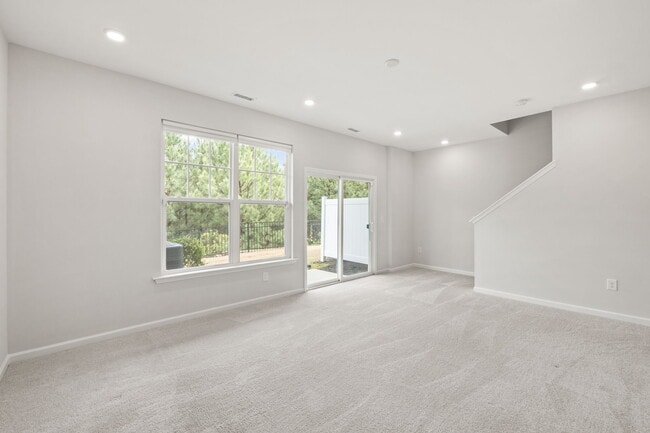 Building Photo - 1039 Commack Dr