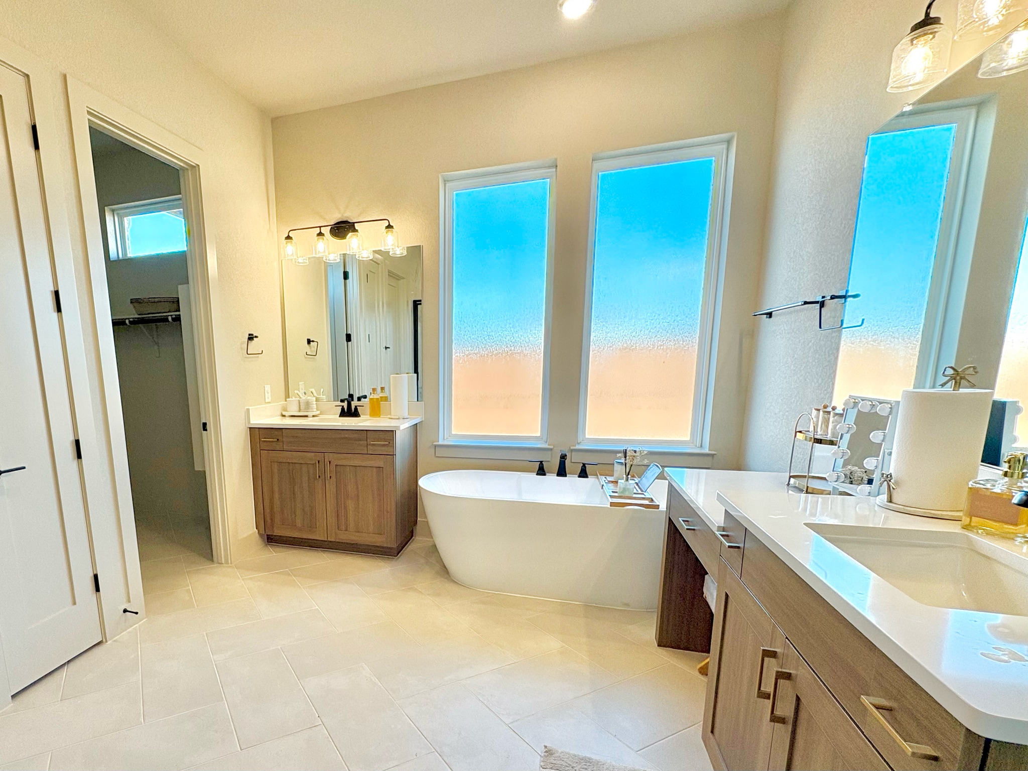 Building Photo - 275 Ginger St