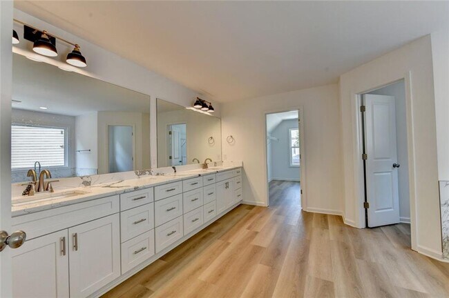 Building Photo - 9135 Fox Trail Ln