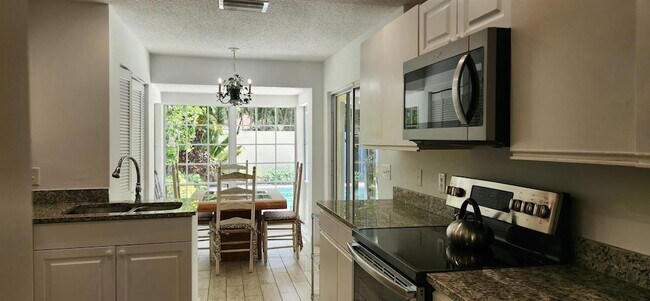 Building Photo - 2284 Las Casitas Dr
