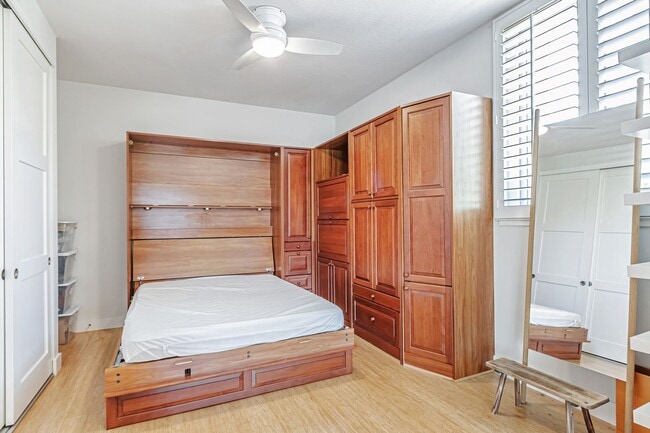 Building Photo - Top-Floor Corner Condo Near Downtown Palo ...