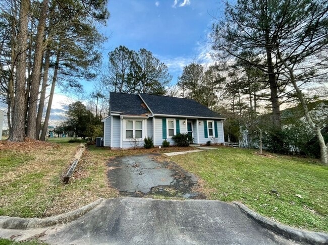 Building Photo - Charming 3 Bedroom House in Chapel Hill!