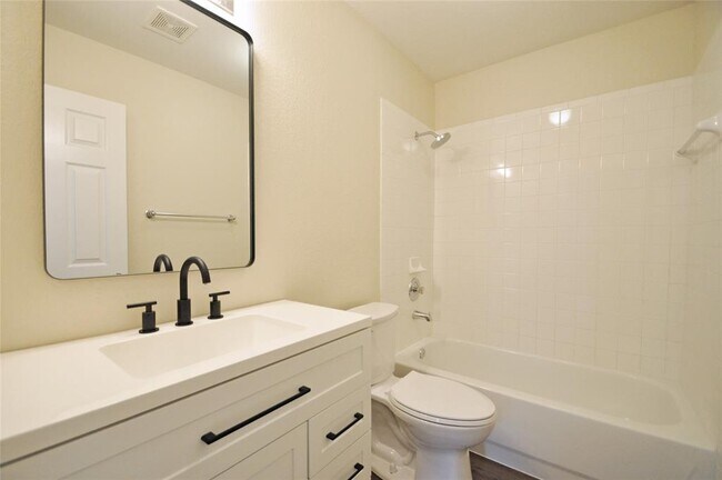 Building Photo - 13350 Water Oak Ln