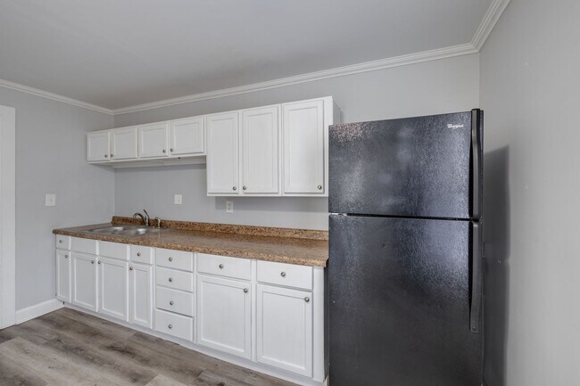 Building Photo - Park/5th Duplex