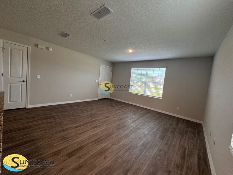 Building Photo - 617 Century 21 Dr
