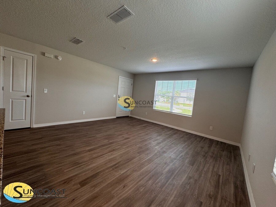 Building Photo - 617 Century 21 Dr
