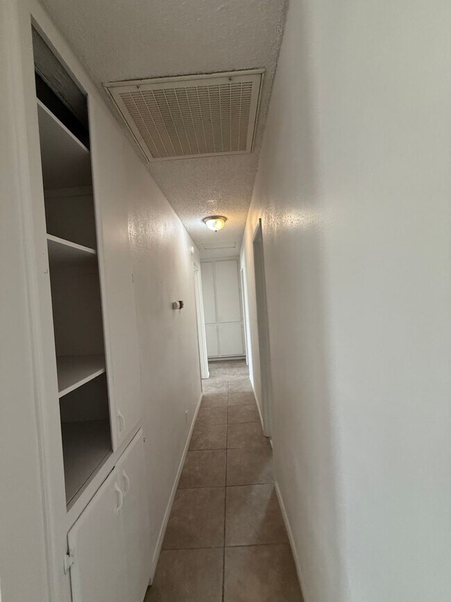 Building Photo - Victorville - 3 Bedrooms, 2 Bathrooms, New Paint, New Blinds, Tile Floors