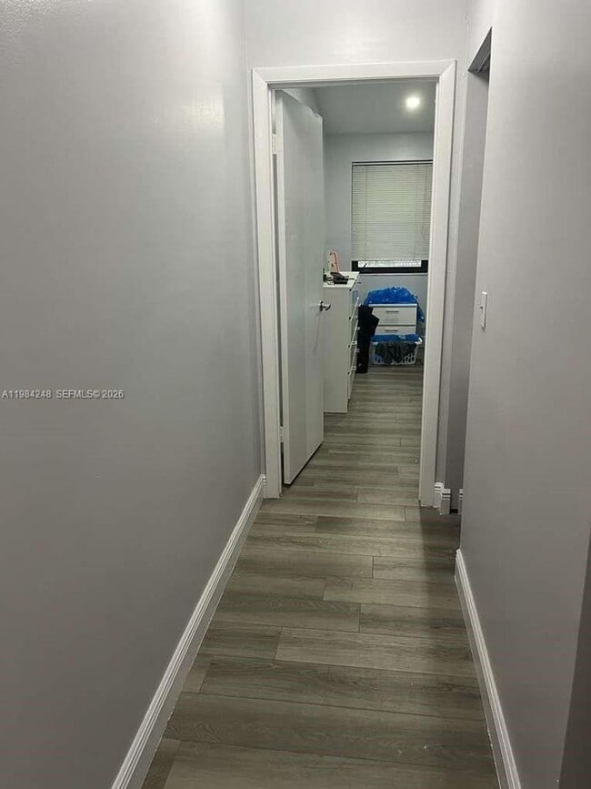 Building Photo - 9787 Riverside Dr