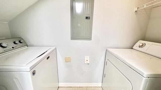 Building Photo - 120 SW Peacock Blvd