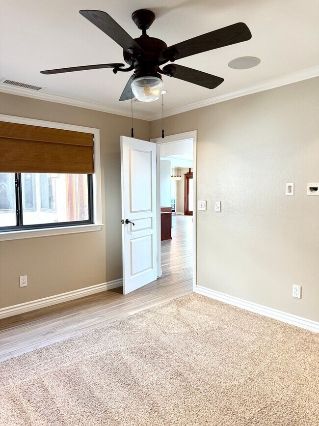Building Photo - Coveted Highpoint Property