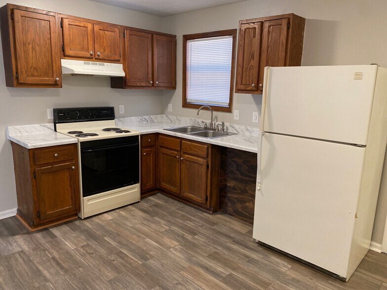 Building Photo - 79 Iris Dr