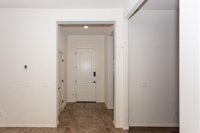 Building Photo - 926 N Gomez St