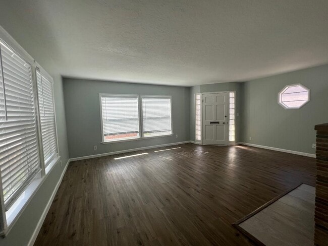 Building Photo - 3618 Chestnut St