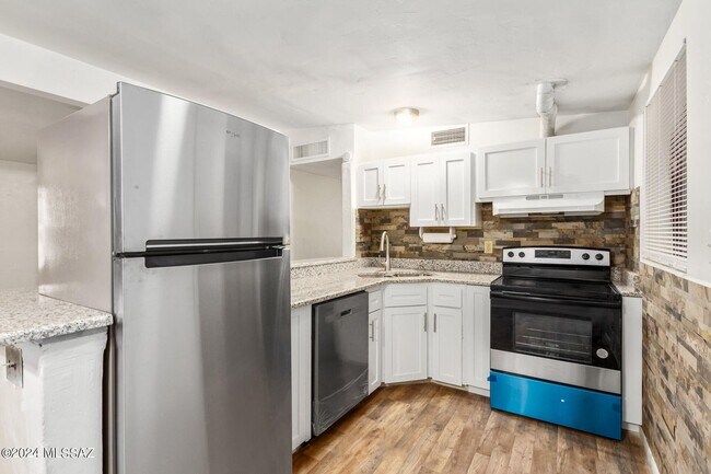 Building Photo - Charming Remodeled 3 Bedroom Brick Home