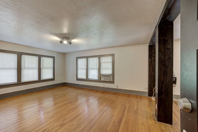 Building Photo - Studio in Norman near OU!