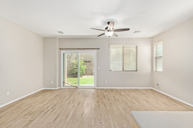 Building Photo - Gorgeous 3 bed/2 bath in Power Ranch!
