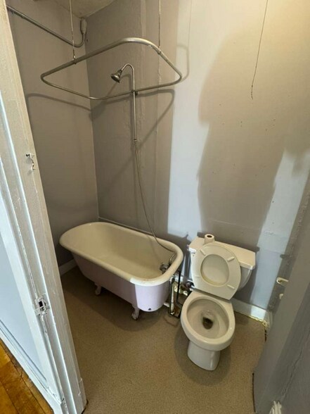 Building Photo - 11 Conway St