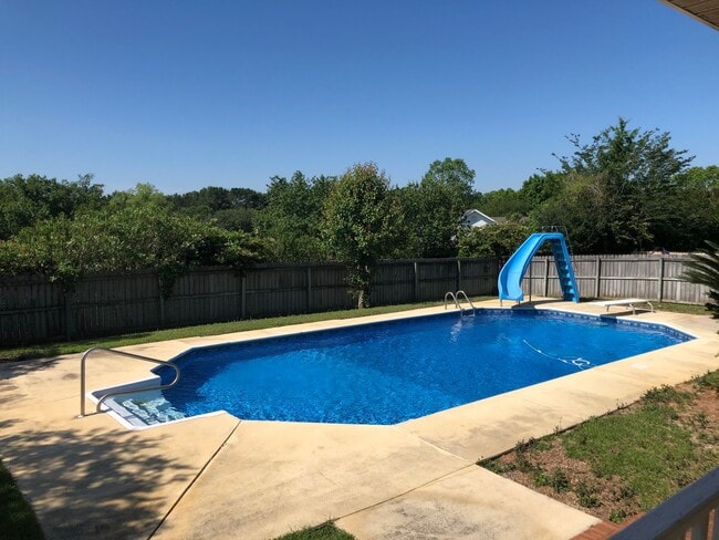 Building Photo - Windsor Garden Subdivision - Pool with Poo...