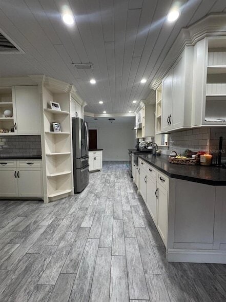 Building Photo - 581 Woodlawn Terrace