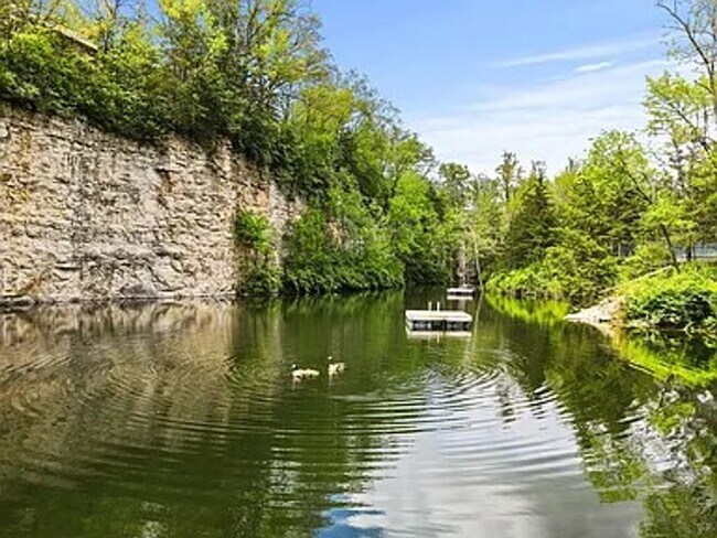 Building Photo - Marvelous 4 Bed 2.5 Bath House In Quarry H...