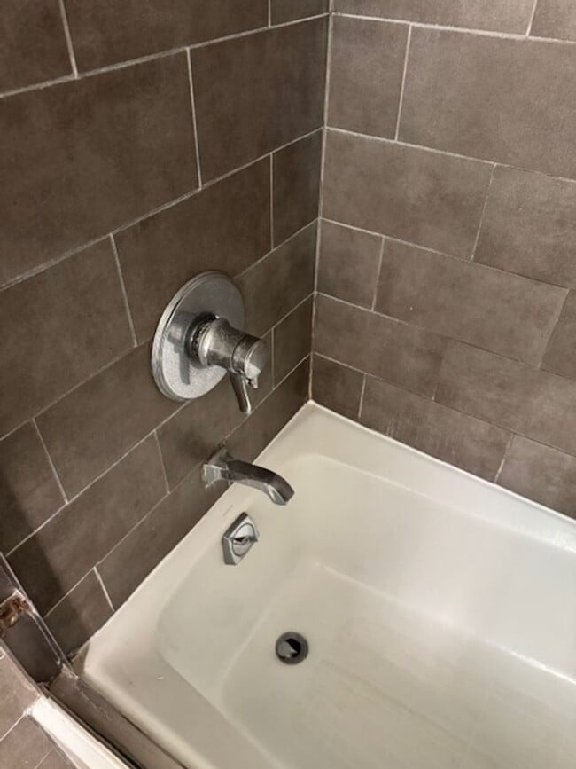 Building Photo - Steps from Alamitos Beach! Modern 1 bed 1 ...