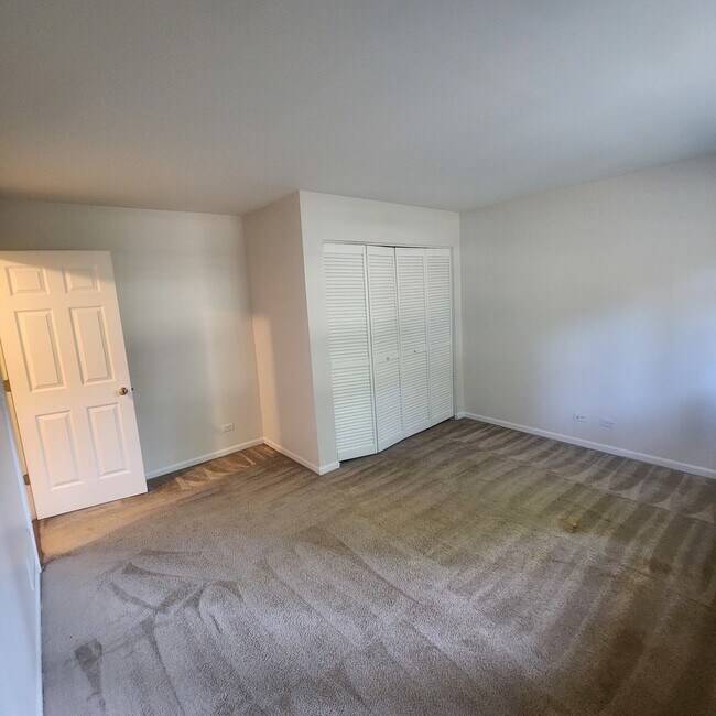 Building Photo - 830 Summit Creek Dr