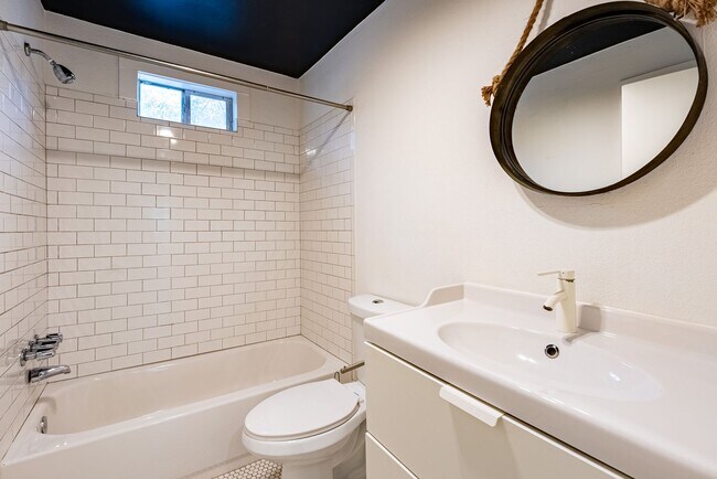 Building Photo - Urban Charm Meets Modern Living in the Heart of East Austin!