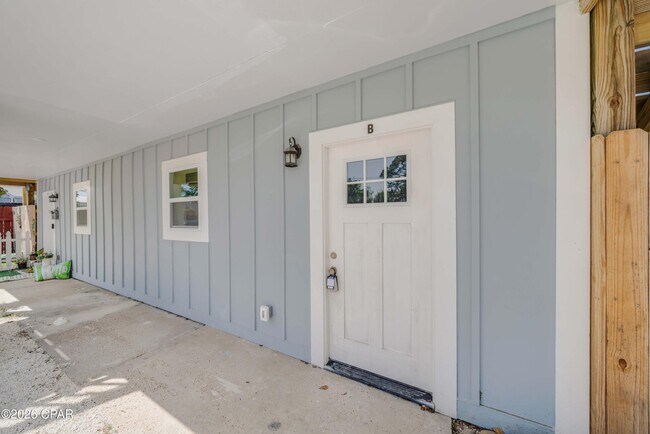 Building Photo - 3904 Ocean View Dr