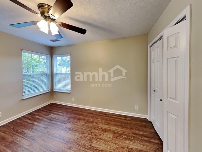 Building Photo - 102 Fairgrove Cir