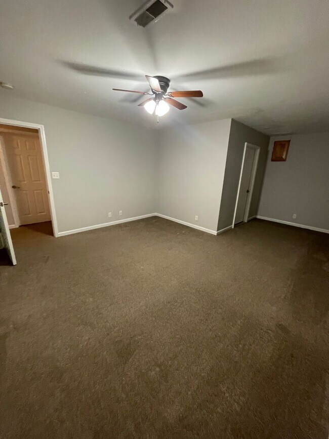 Building Photo - 7920 Ellisville Ln