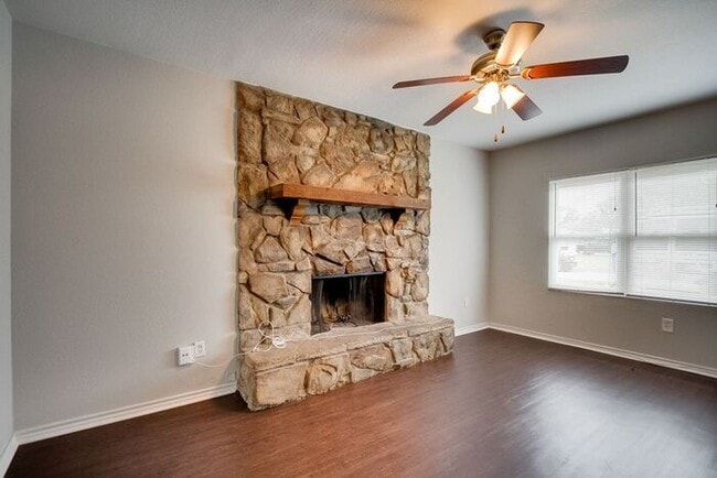 Building Photo - No Application Fees* $500 off 1st month re...