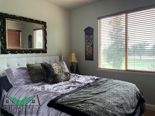 Building Photo - Executive Home in Gated Community Wildwings